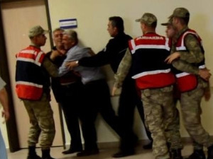 Durun, siz kardeşsiniz !