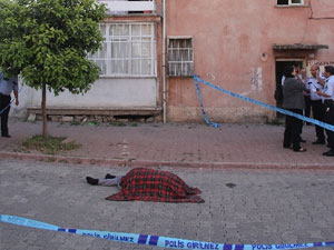 Eşinin yüzüne kızgın yağ döktü ve...