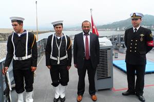 Savaş gemisi Tirebolu Limanına geldi