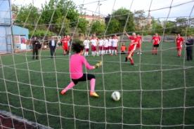 Hakimler liseli kızlara yenildi!