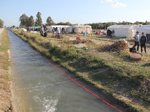 3 yaşındaki çocuk kanala düştü