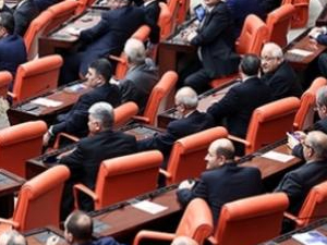 AK Parti'den 73 vekil gidiyor