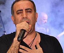 Ünlü şarkıcı hapse giriyor!