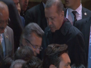 Başbakan, Arınç’ı hastanede ziyaret etti