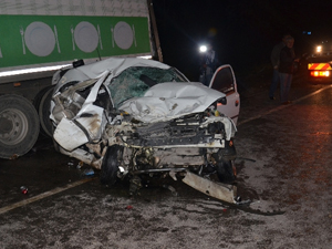 Aşırı hız ve alkol sonucu 2 ölü,1 yaralı