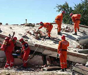 Yaralar sarılmaya çalışılıyor!