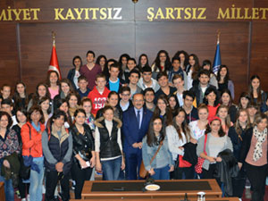 Gümrükçüoğlu onları ağırladı!