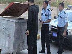 İstemediği bebeğini çöpe attı !