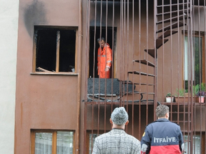 Acının böylesi: Yanan eve giren itfaiye eri...