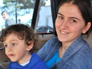 Oğlunun peşinden atlayan anne...