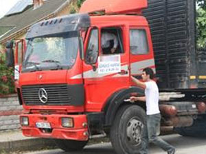 Dünya Şampiyonu ehliyet için TIR kullandı