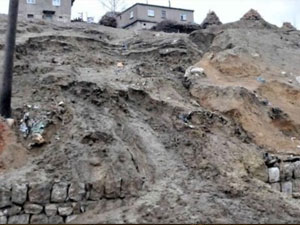 Trabzon'da işçi bir anda toprak altında kaldı