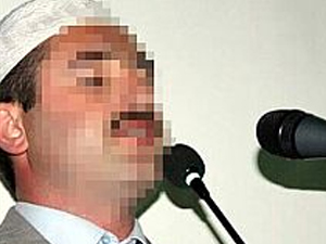 İmam cemaati dövdü!