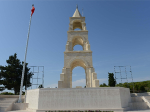 Deprem Şehitliğe zarar verdi