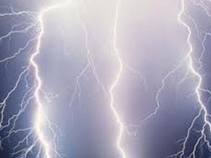 Bakan'ın uçağına yıldırım çarptı