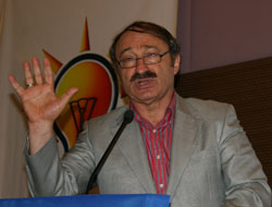 Özak'tan Hacıosmanğlu'na; Geçmişe düşmanlık!