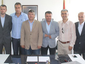 Mustafa Akçay imzayı attı