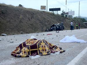 Gelinliğini giydi ve...