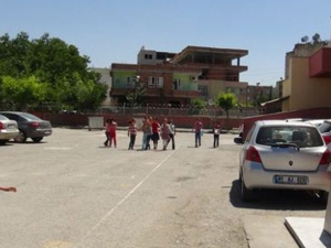 Okul ve öğretmenlere saldırı!