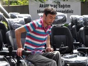 Trabzon'da 89 engelliye akülü araç