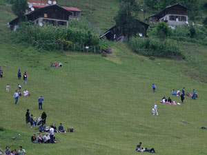 Yaylalarda kaçak yapıların yıkımları başladı