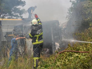 TIR sürücüsü yanarak can verdi