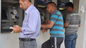 Bankalarda uzun kuyruklar oluştu