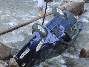 Giresun'da kaza! Dereye uçtu...