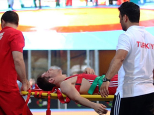 Güreş milli takımında sakatlık şoku