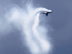 İki uçak kafa kafaya çarpıştı!