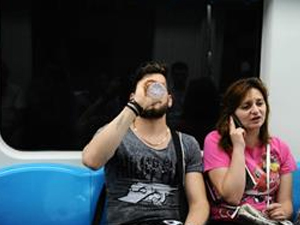 Denizin altında iftar açtılar!