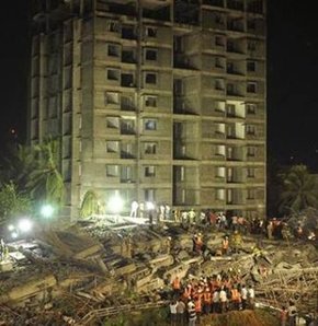 Aynı günde iki bina çöktü!