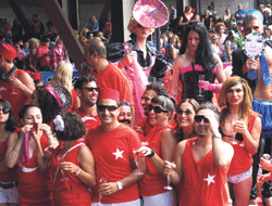 Eşcinseller TOMA'ya öyle bir şey yazdı ki!