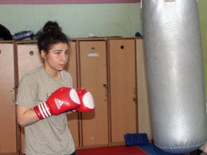 Bayan boksöre federasyondan şok!