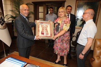 Başkan Ruslara ilçeyi anlattı!