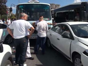 Sekiz araç birbirine girdi!