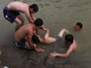 13 yaşındaki çocuk gölette boğuldu 02 Temmuz 2014