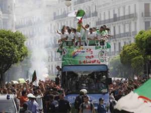 Cezayir şampiyon gibi karşılandı