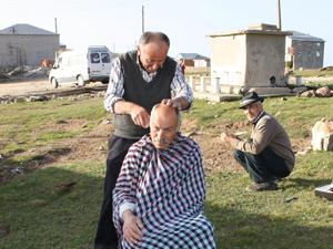 Siz hiç seyyar berber gördünüz mü?