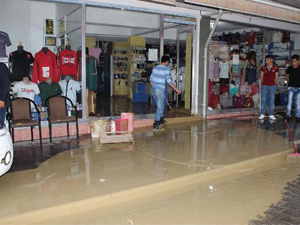 Ankara'da yarım saatlik yağış eziyeti