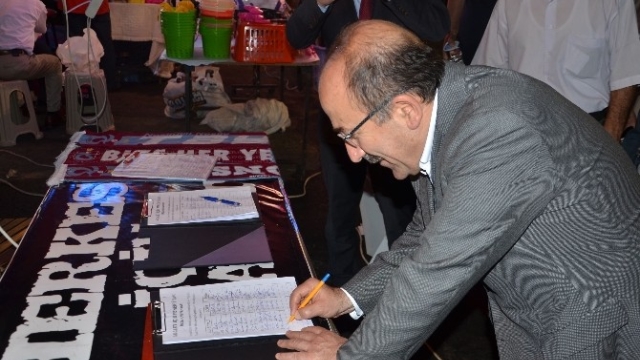 Gümrükçüoğlu, Adalet İçin Feneri Yaktı