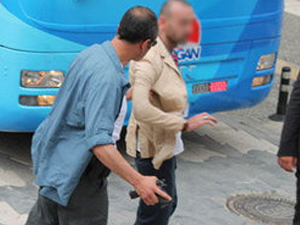 Başbakan'a yaklaşan silahlı kişi panik yarattı!