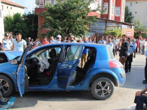 Minibüse otomobil çarptı: 8 yaralı