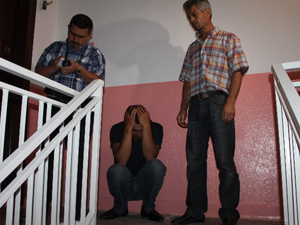 Müziğin sesini açtı ardından da dehşet!