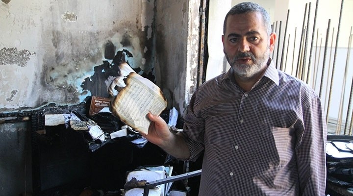 Esenyurt'ta Caferi camisi kundaklandı