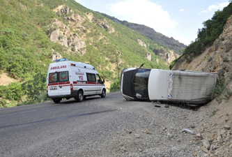 Minibüs takla attı: 2 ölü, 2 yaralı