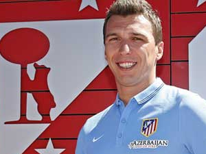 Yıldız futbolcu imzayı attı