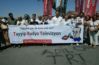 ‘Tayyip Radyo Televizyon’ pankartı
