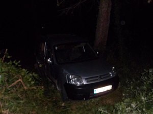 Otomobil tarlaya uçtu!