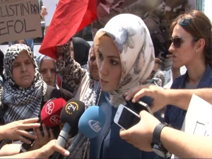 Başbakan'ın kızı İsrail protestosuna katıldı